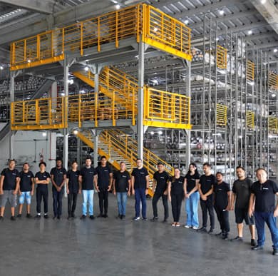 Equipe Nobeltex no centro de distribuição